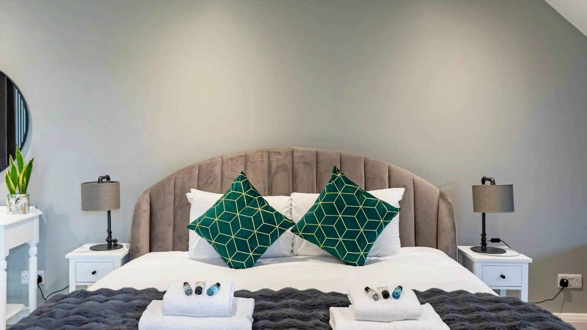Melrose- Beautiful 4 Bedroom Home With Parking 布赖顿