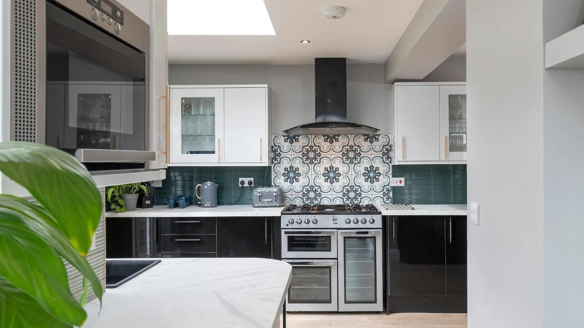 Melrose- Beautiful 4 Bedroom Home With Parking 布赖顿 0*,  英国